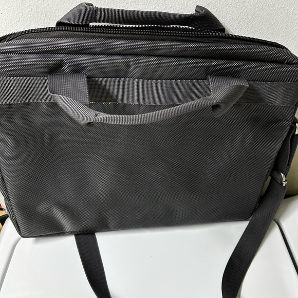 Sharper Image cross body laptop bag - Picture 4 of 5